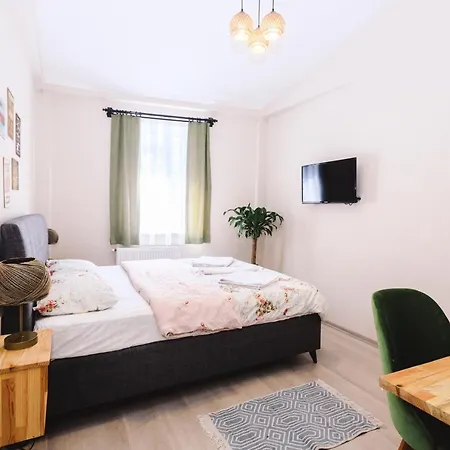 Happy Aparthotel